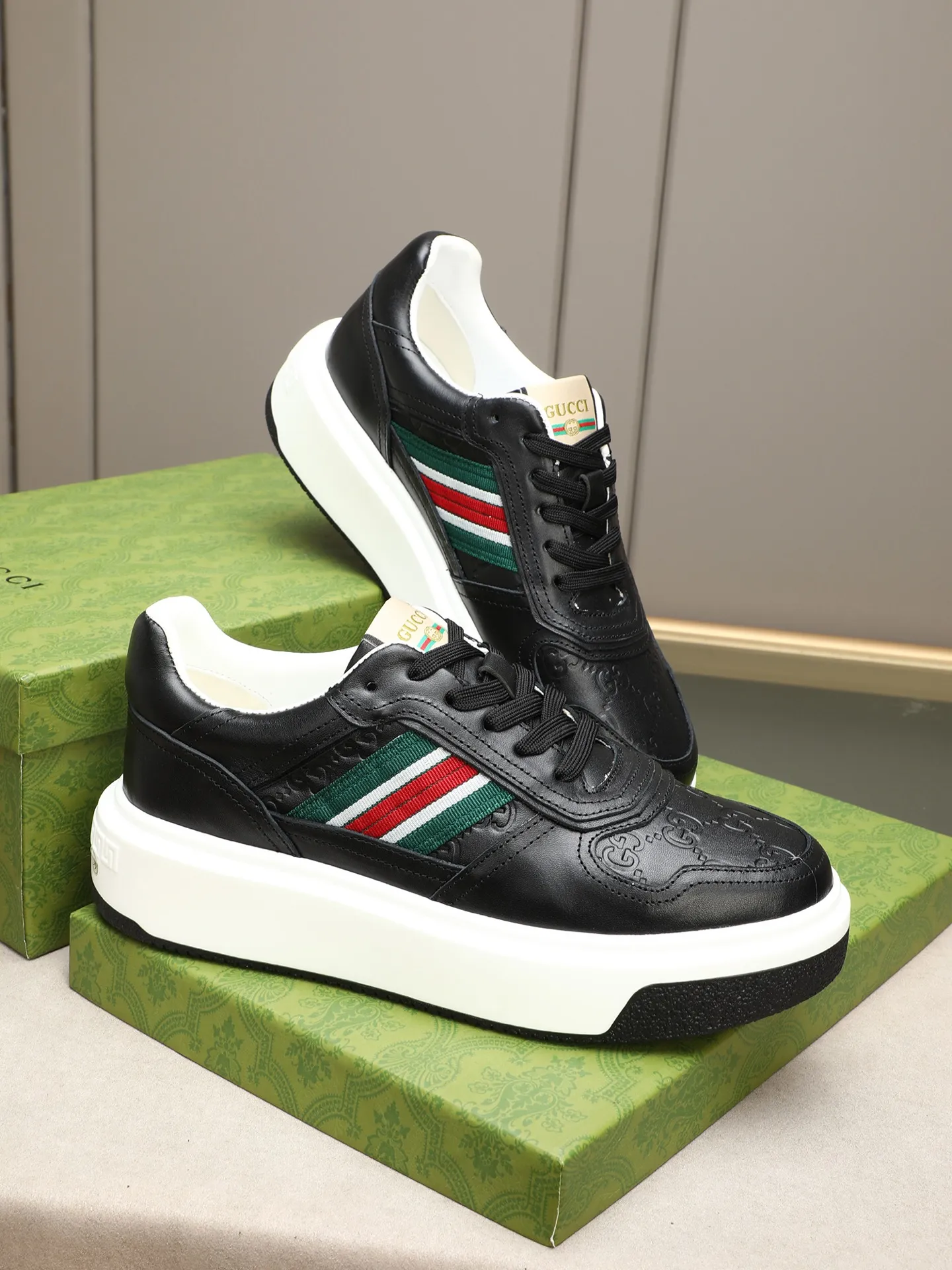 Men's shoes 💰480 New men's shoes GUCCI Fashion trend Made of first-layer calfskin ➕ washed sheep lining! The foot feels super comfortable and the workmanship is impeccable. Foam ultra-light outsole, size: 38-44 (45 customized) 3 colors to choose from!